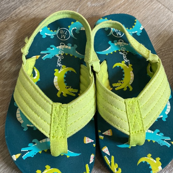 Lot of sandals/ slip on shoes. Size 8. - Picture 5 of 7